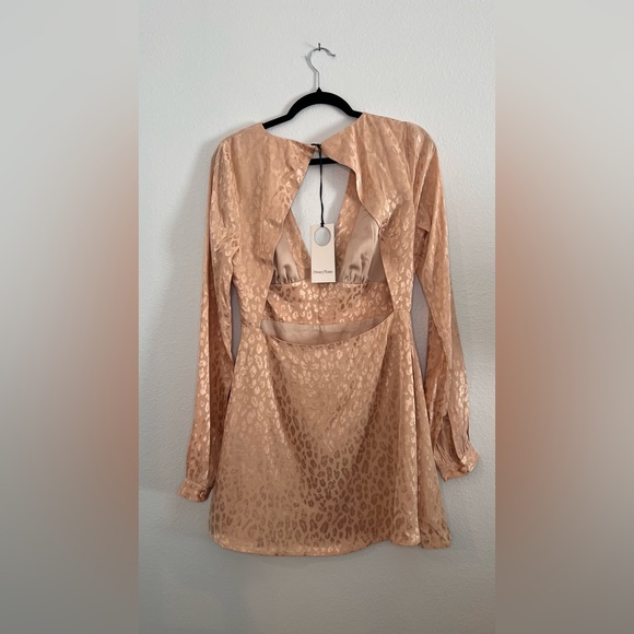 NWT Privacy Please Revolve satin print peach pink nude open back dress Medium - Picture 11 of 12